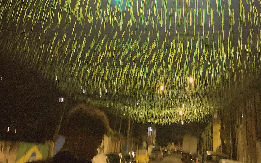 点球大战时门将站在门线前的画面